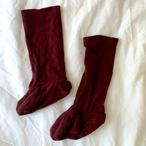 Maroon socks/booties made of organic cotton 0-3 months Kate Quinn